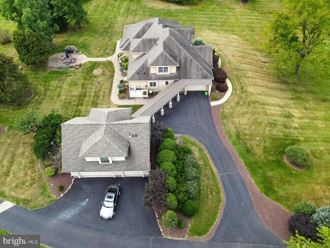 Building Photo - 86 Aqueduct Rd