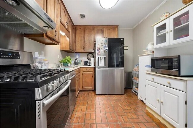 Building Photo - 2511 Club House Rd