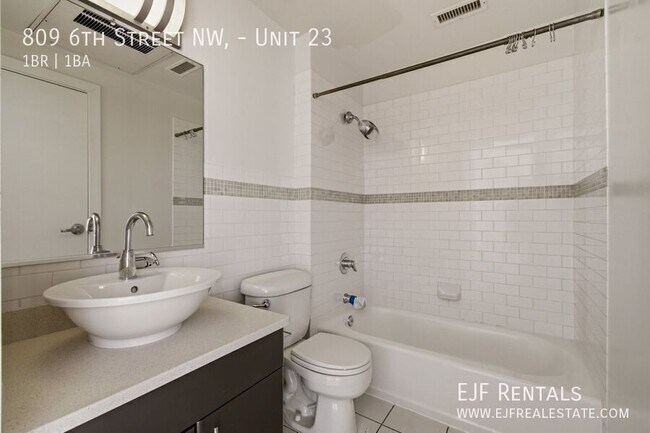 Building Photo - 809 6th St NW
