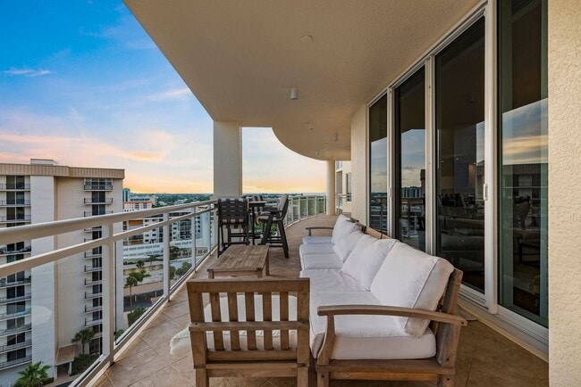 Building Photo - Ultimate Furnished Luxury Rental at the Be...