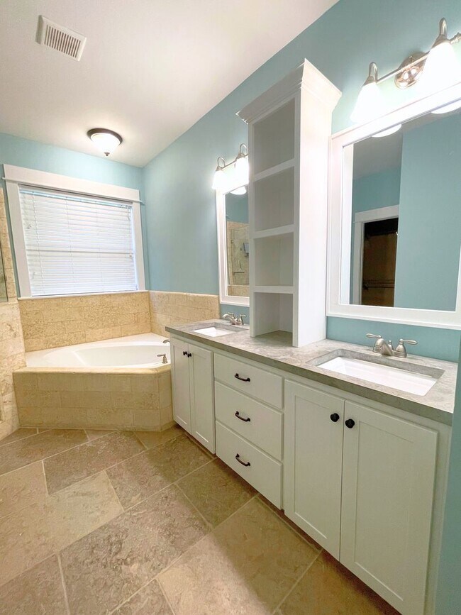 Building Photo - 3/2 updated home with amenities