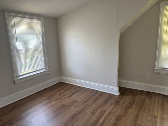 Building Photo - 844 Ardella Ave