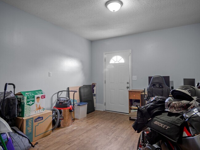 Building Photo - 1020 Furia Dr