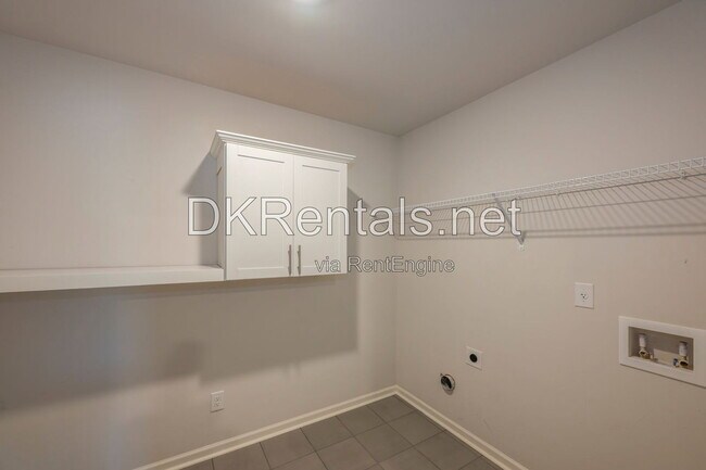 Building Photo - 7095 Evening Dew Dr