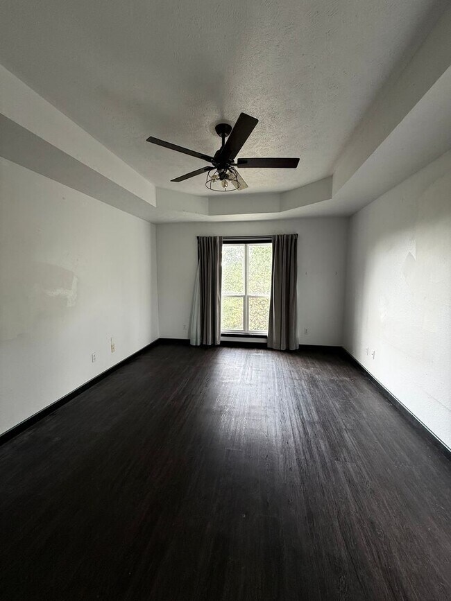 Building Photo - 360 Tall Oaks Dr