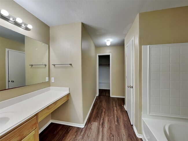 Building Photo - 8915 Chisholm Wood Ln