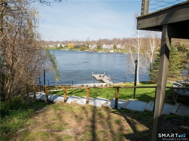 Building Photo - 14 Shore Rd