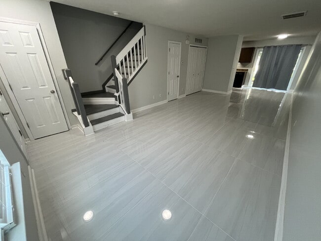 Building Photo - 606 Grasswren Way
