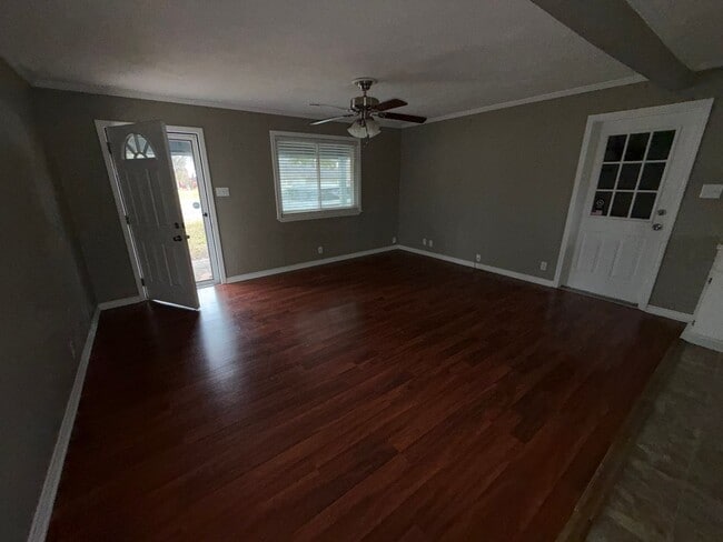 Building Photo - Charming 2 Bed / 1 Bath House located in the heart of Groves