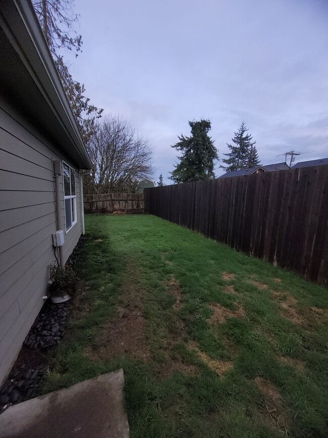 Building Photo - 1218 W Spruce St