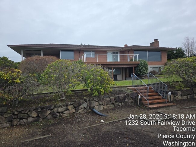 Building Photo - View home North Tacoma - 3 bedroom, 3.5 bathroom, 6 car garage - Available NOW!!!