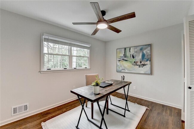 Building Photo - 1450 Cedarhurst Dr