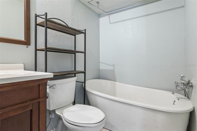 Building Photo - 5720 Dalden Dr