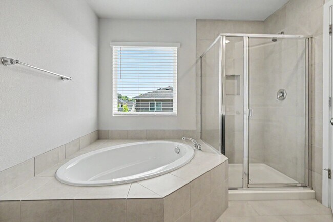 Building Photo - 4 Bed (plus BONUS ROOM), 2.5 Bath Newer Home in NE Salem