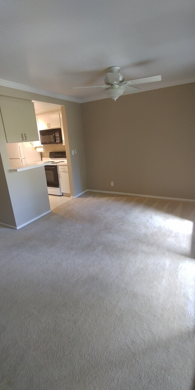 Building Photo - 151 Buckingham Dr