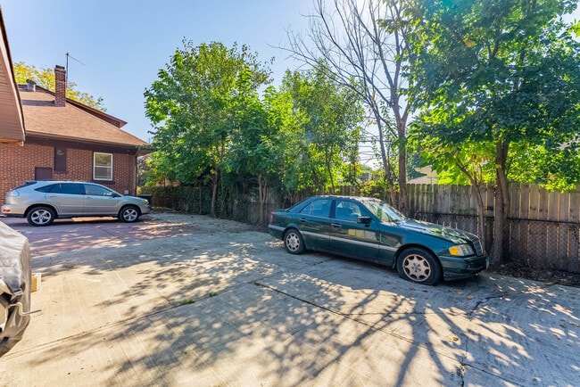 Building Photo - 32 S Monterey Ave