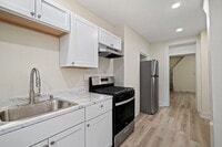 Building Photo - Newly Renovated 2 Bedroom Unit + Bonus Room In The South Side.  Available Immediately.