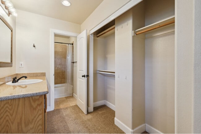 Building Photo - 3004 Portola Way