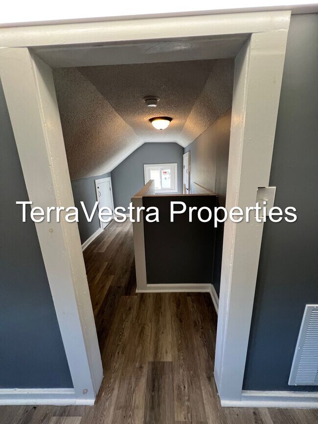 Building Photo - 4 Bedroom Single Family in Pennsville! Eli...