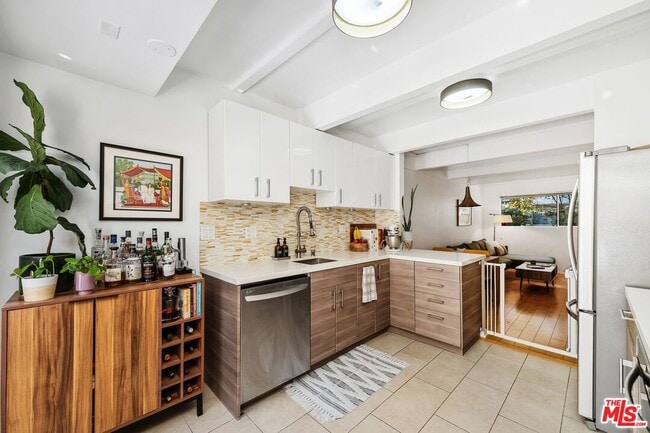 Building Photo - 4040 Grand View Blvd