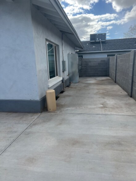 Building Photo - 340 W Highland Ave