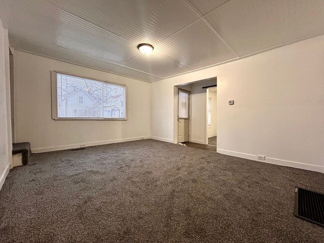 Building Photo - Four Bedroom Home in Northwest Grand Rapids - Rent Special!