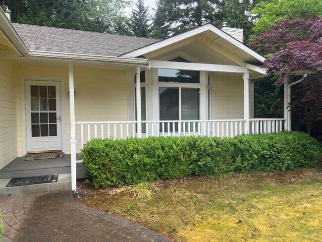 Building Photo - Charming Rambler 3-Bed/2-Bath Available Now!