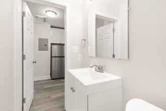 Building Photo - Newly Renovated 3BR/1BA - WASHEY/DRYER - I...