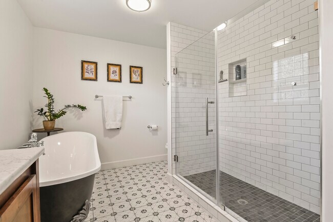 Building Photo - 1950 Mesa Park View