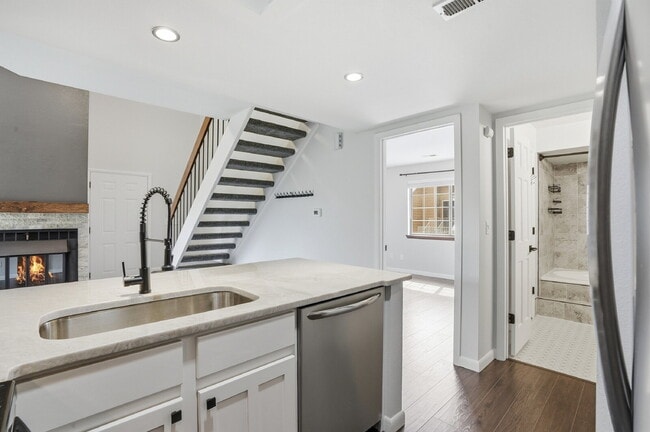 Building Photo - $2,095.95- 1 Bed, 1 Bath Updated Lofted Condo in Boulder with Central AC and In-Unit Laundry!
