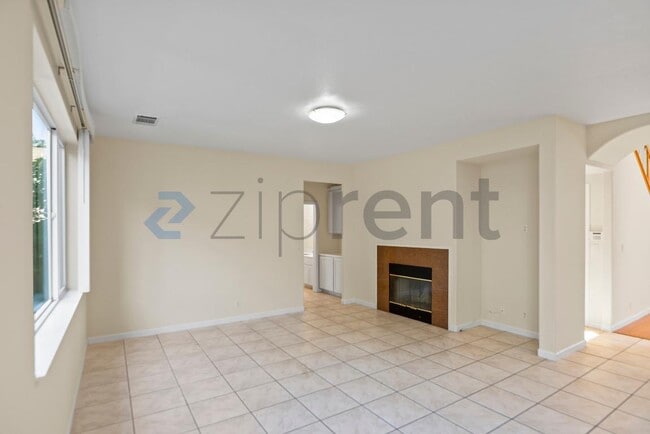 Building Photo - 709 Buriat St