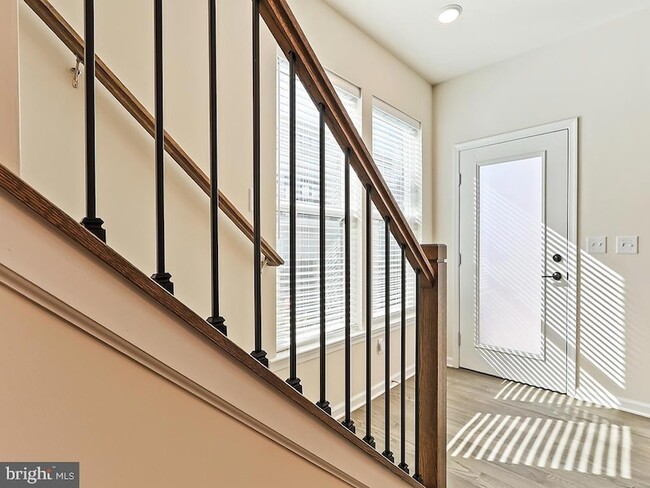 Building Photo - 1001 Greenwich Dr