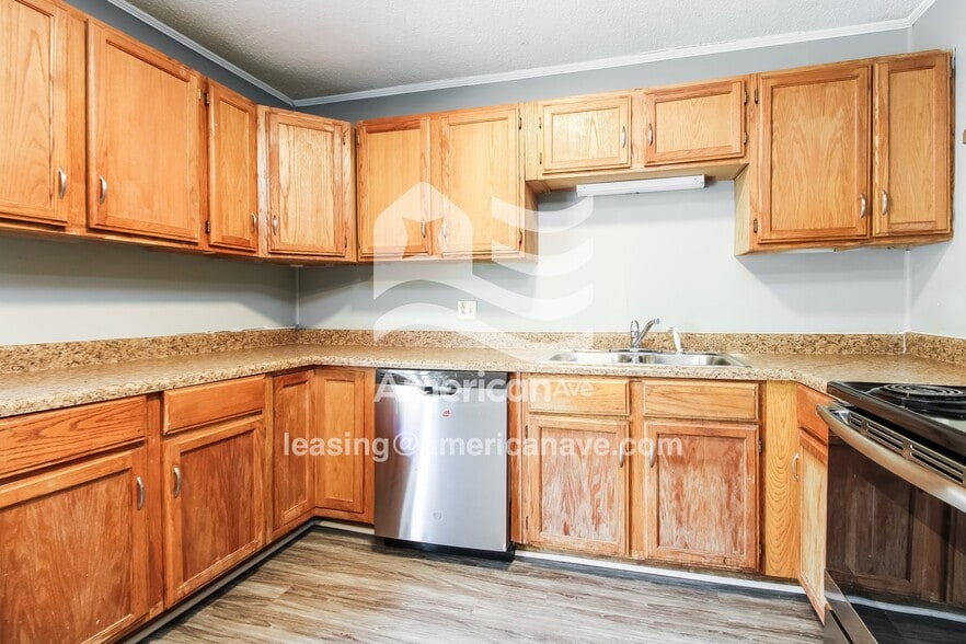 Building Photo - 708 Fair St