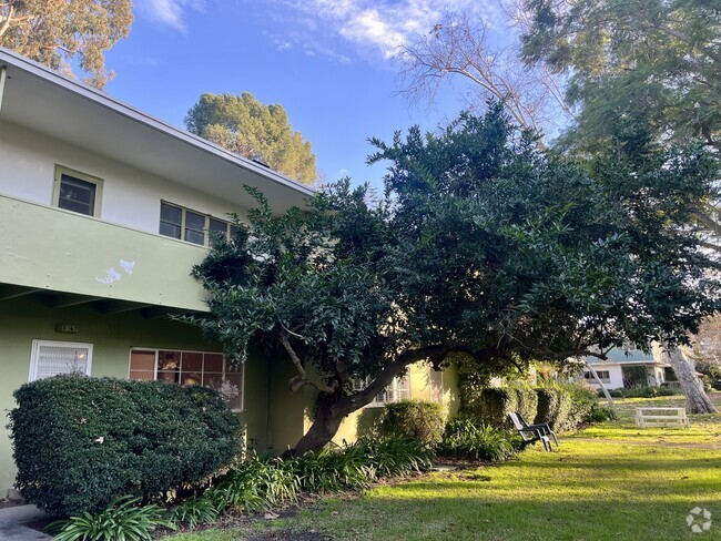 Building Photo - 5367 Village Grn