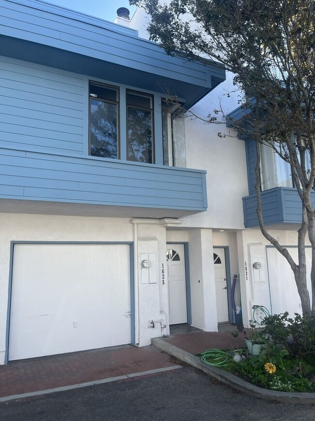 Primary Photo - MOVE IN SPECIAL- 2 Bed 1.5 Bath Townhome Available Now!