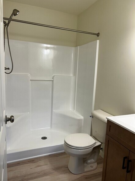 Master bath - 365 Melbourne Ln