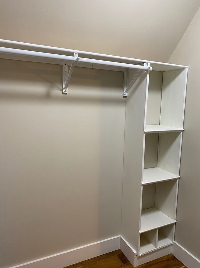 Building Photo - Unique Home in Perry