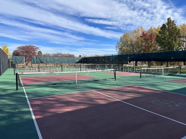 Building Photo - 901 S Alcott St