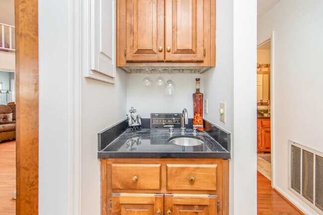 Building Photo - 28900 Deercroft Dr