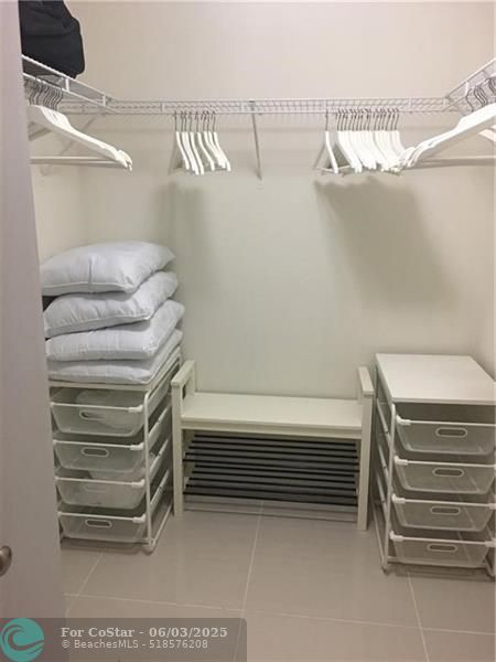 Building Photo - 1861 NW S River Dr