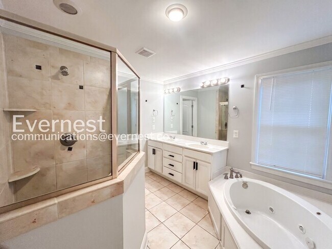 Building Photo - 309 Pickfair Way SW