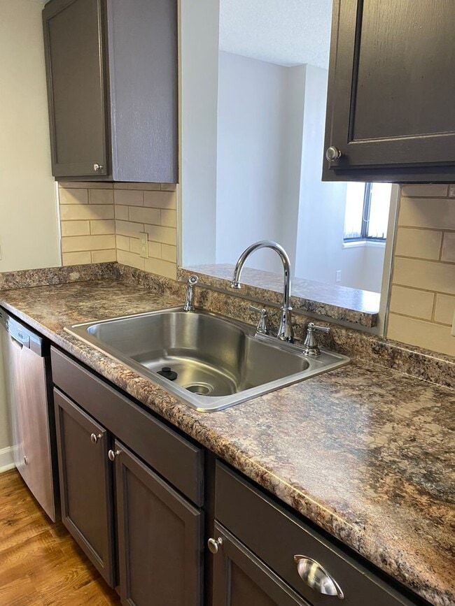 Building Photo - wh512