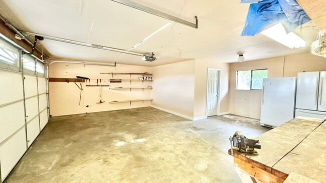 Building Photo - Beautiful Scenic Country Property with Vie...