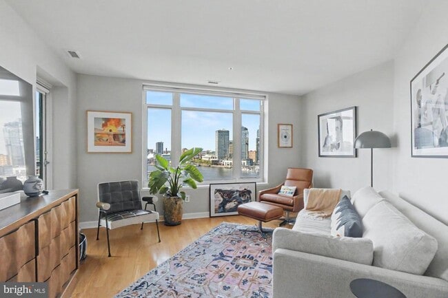 Building Photo - 100 Harborview Dr