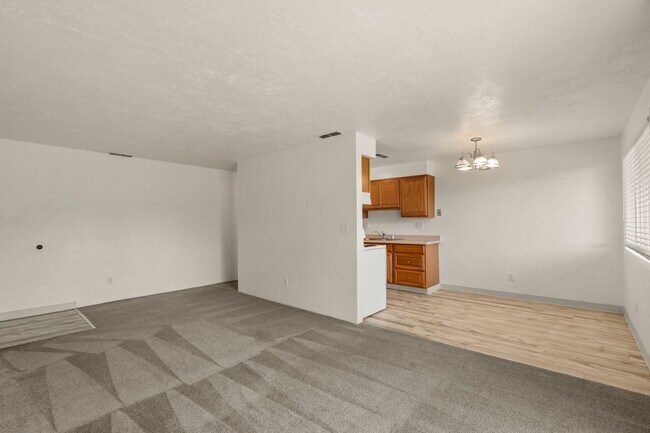 Building Photo - 448 N First St