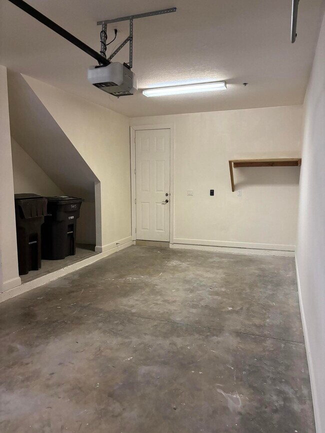 Building Photo - 590 Amador Ln