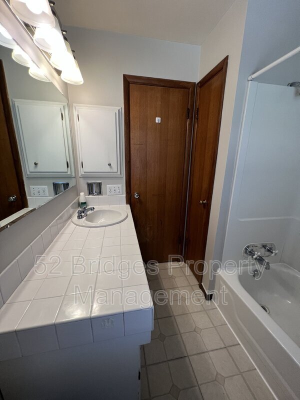 Building Photo - 3122 Shawnee Ave