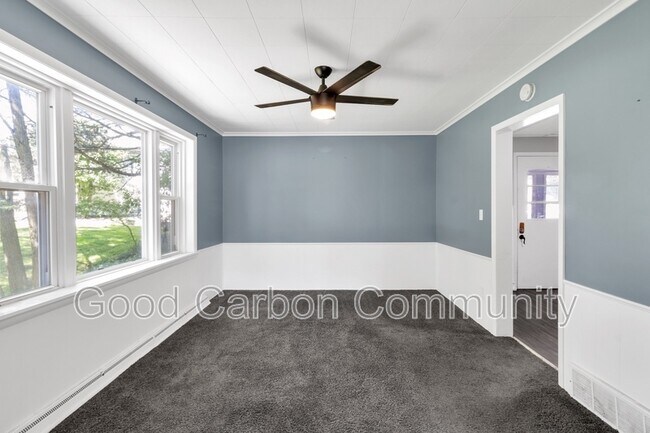 Building Photo - 4470 Seneca St