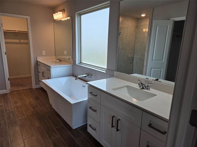 Building Photo - 208 Comet Pointe Dr