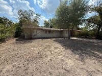 Building Photo - 3 Bedroom 2 Bath with Bonus Room near Broo...